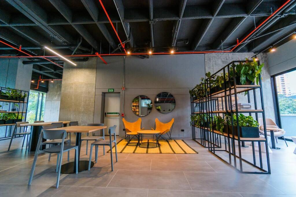 Luxury In El Poblado Co-work, Gym, Fast Wifi Medellín